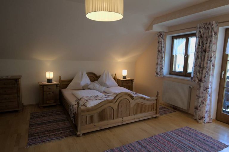 Kuhalm-Schlafzimmer2 - Mini am Bach